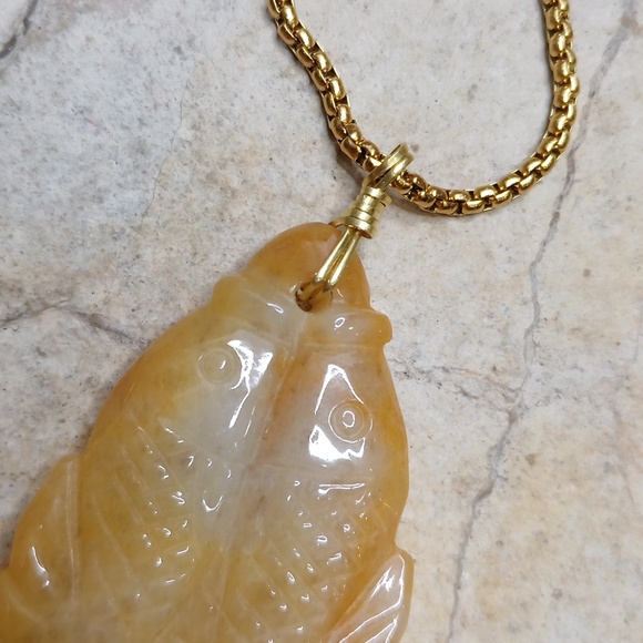 Vintage Jade Fish carved stone Necklace - Picture 5 of 6